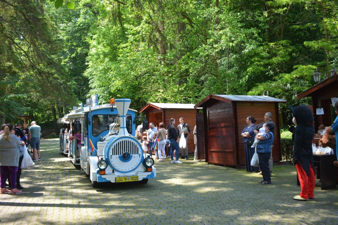 Imagine asociată noutății: Băile Govora. Deschiderea sezonului turistic de vară cu o inedită expoziție foto-documentară, ziua copilului și inaugurarea trenulețului de agrement.