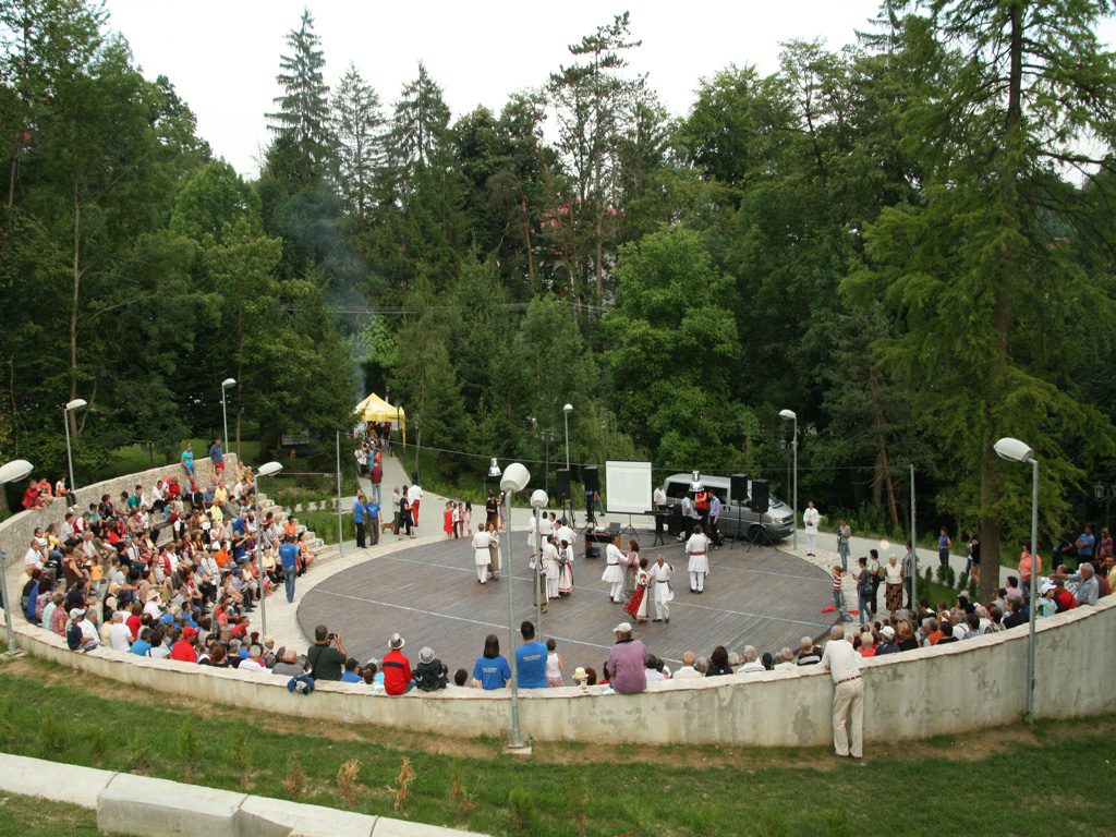 Amfiteatrul din parcul balnear