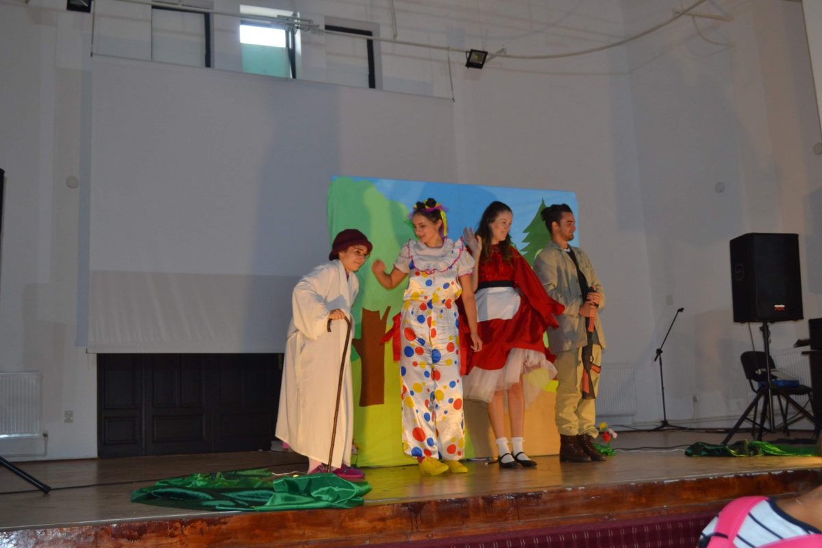 Sceneta de teatru Scufița Rosie – Teatrul Bambilici din Târgu Jiu – fotografia 2