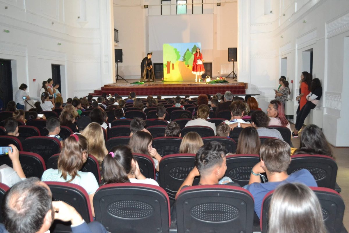 Sceneta de teatru Scufița Rosie – Teatrul Bambilici din Târgu Jiu – fotografia 5