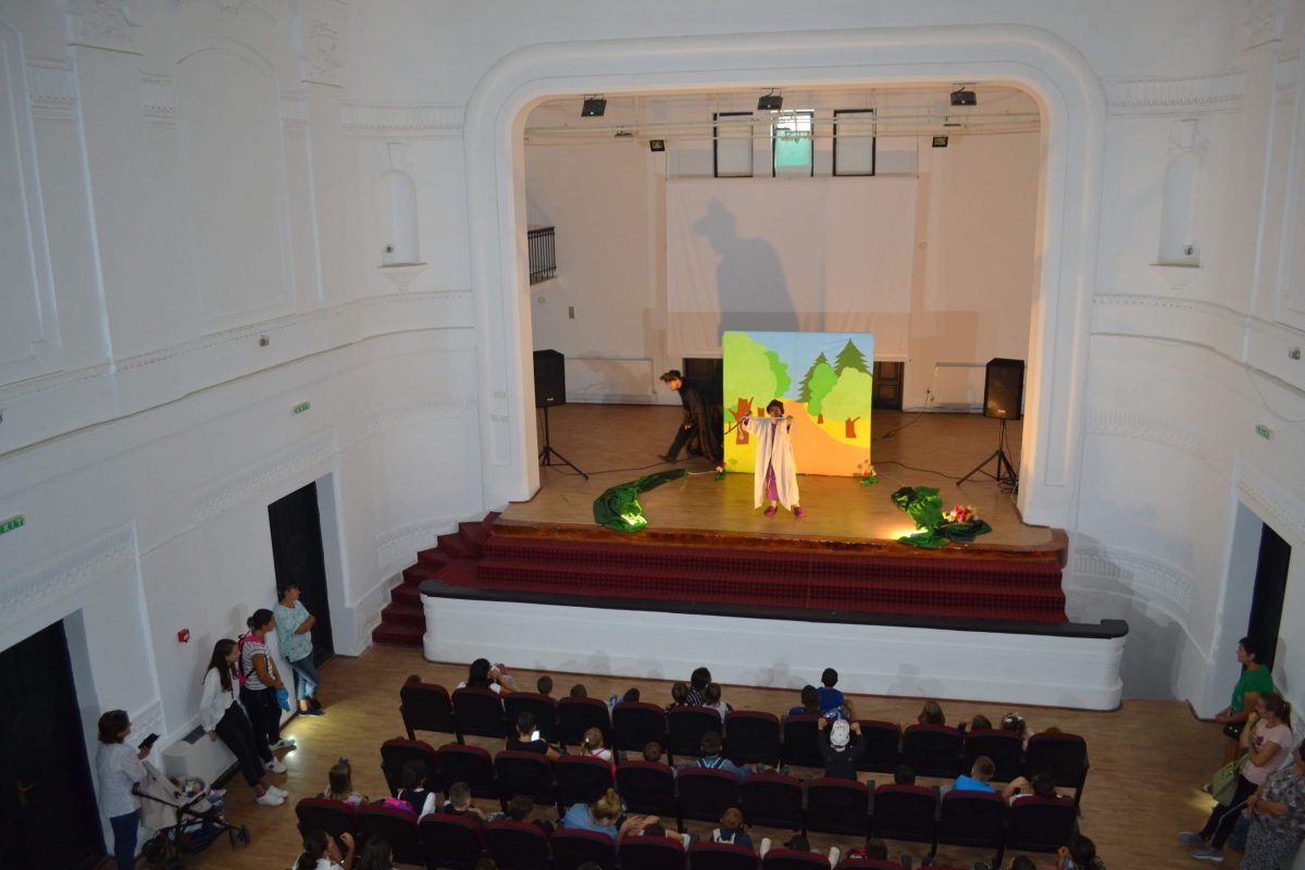Sceneta de teatru Scufița Rosie – Teatrul Bambilici din Târgu Jiu – fotografia 7