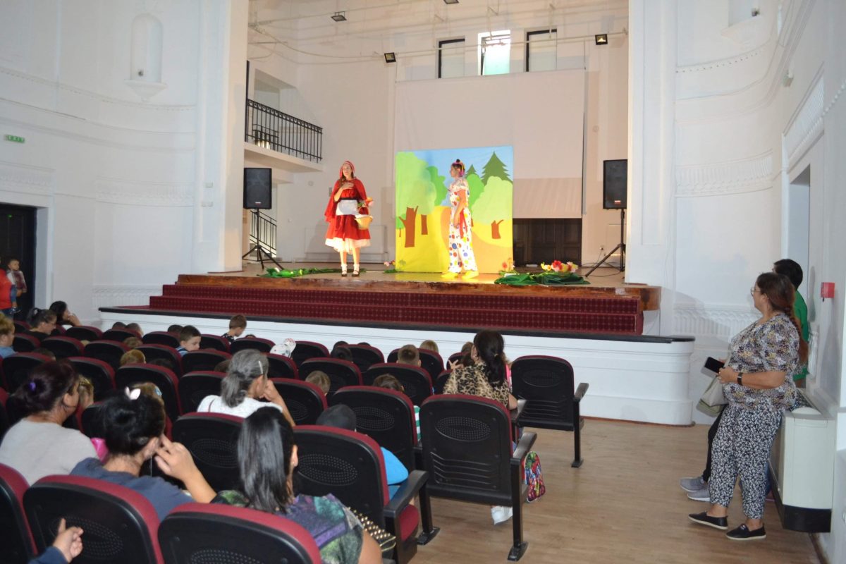 Sceneta de teatru Scufița Rosie – Teatrul Bambilici din Târgu Jiu – fotografia 11