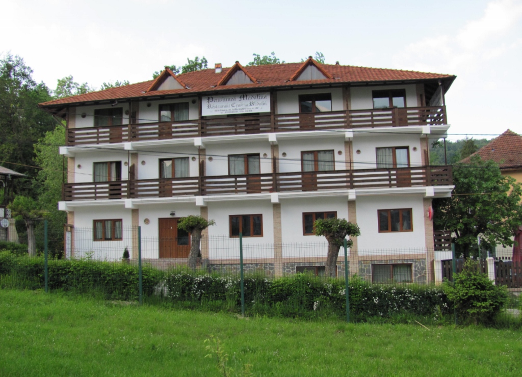 CAMERE DE ÎNCHIRIAT MĂDĂLINA***